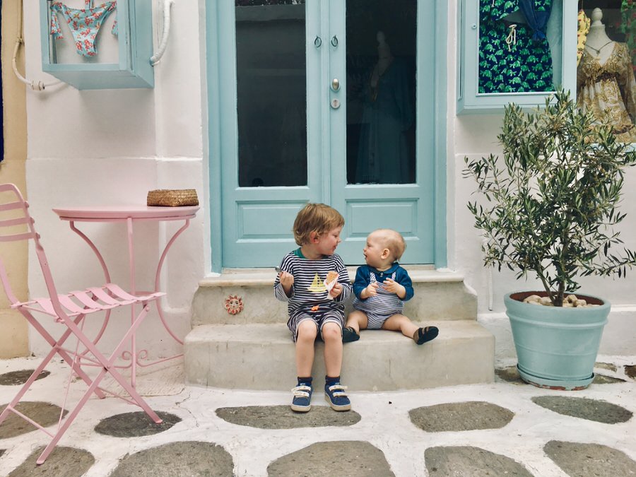 Griechenland mit Kindern: Kinder sind in Griechenland überall gern gesehen. Foto: Vanessa Bujak