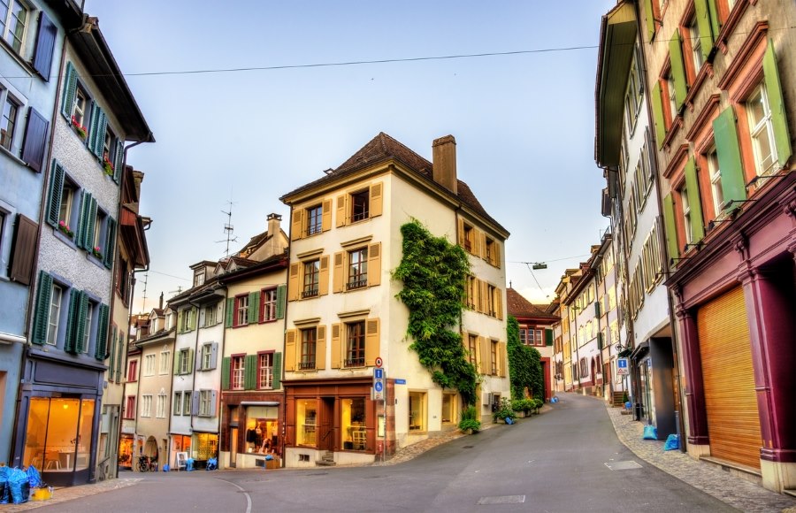 Guenstiger-Familienurlaub-in-der-Schweiz-Basel-Altstadt