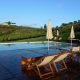 Vom Pool aus hat man eine fantastische Sicht auf die Weinberge der Toskana.