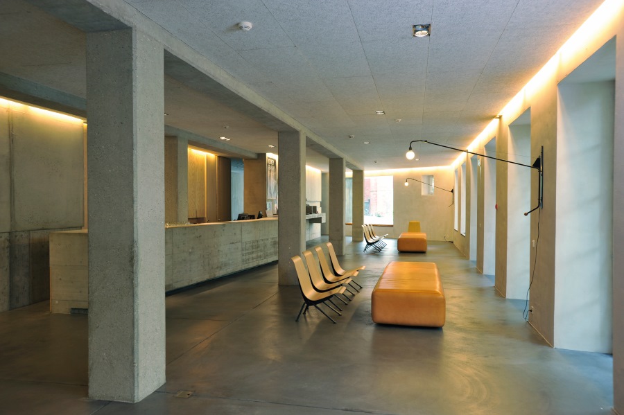 Guenstiger-Familienurlaub-in-der-Schweiz-Jugendherberge-Basel-Lobby-Michel_van_Grondel-01_1