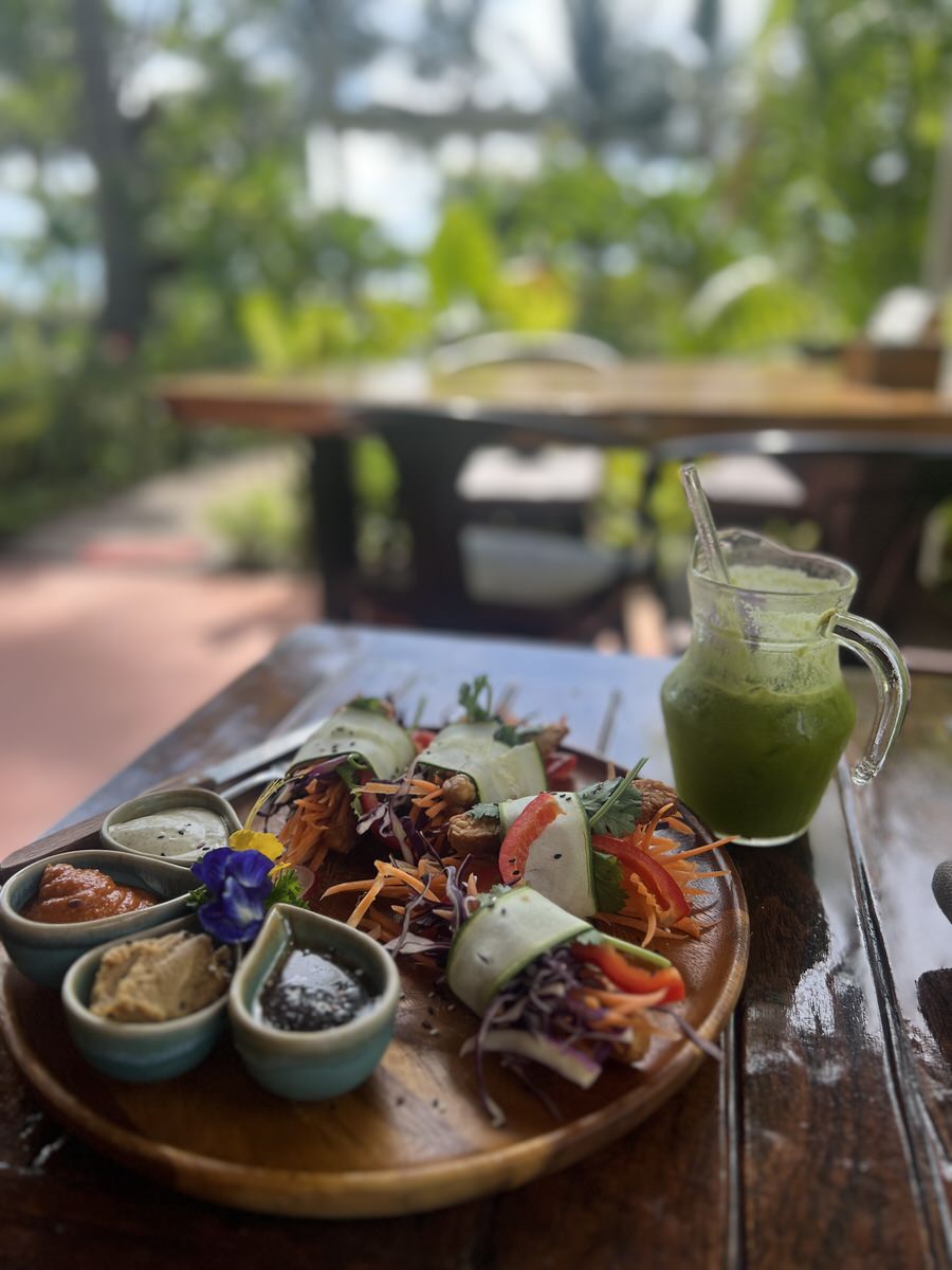 Frisch, gesund und lecker! Wann, bitte passt das sonst zusammen? Hier ein leckeres Lunch auf Kho Panghan (Bild: Sonja Alefi)