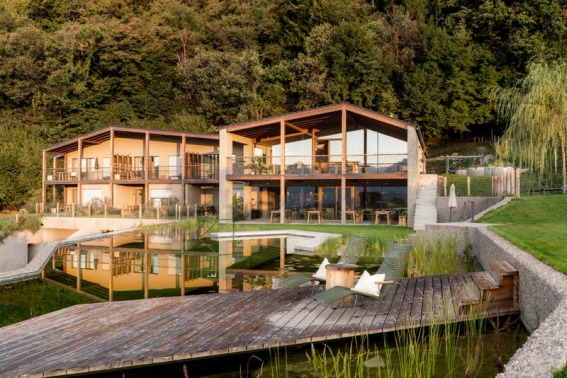 Nikolausberg - Hof im Garten