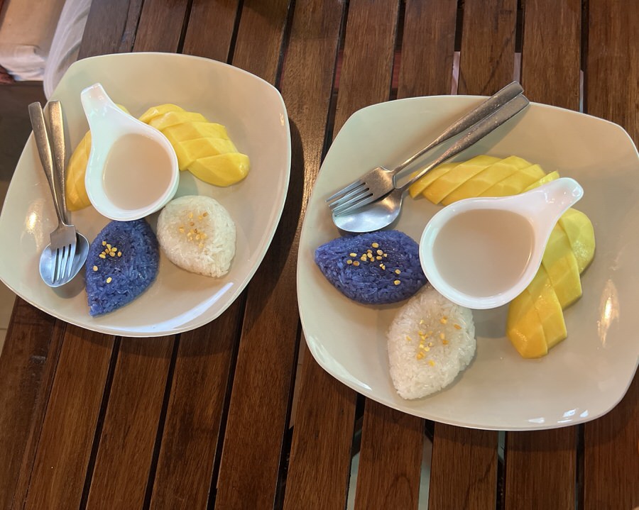 Thailand mit Kindern: Unsere Lieblingsnachspeise - Mango Sticky Rice! Hmmmm..... (Bild: Sonja Alefi)