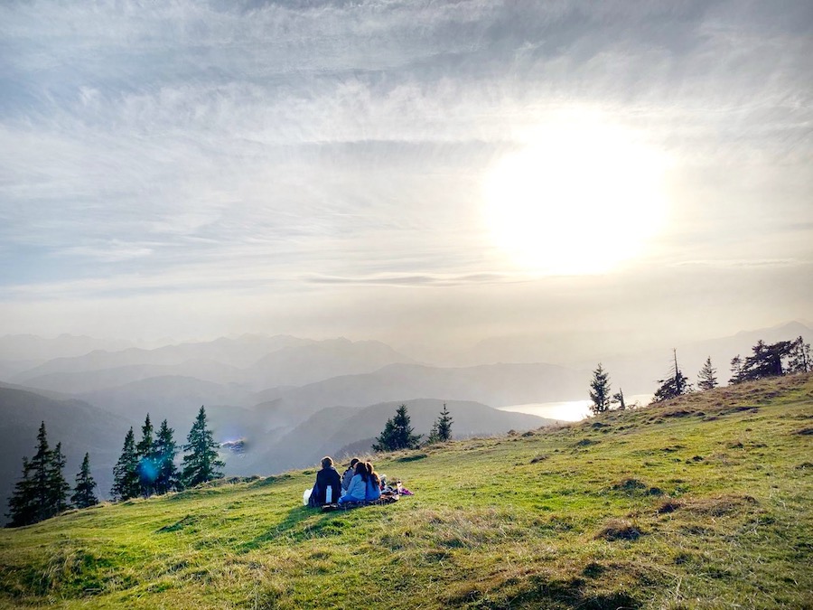 Urlaub mit Kindern in Oberbayern: Schönste Aussicht vom Hirschhörnlkopf in den bayerischen Voralpen