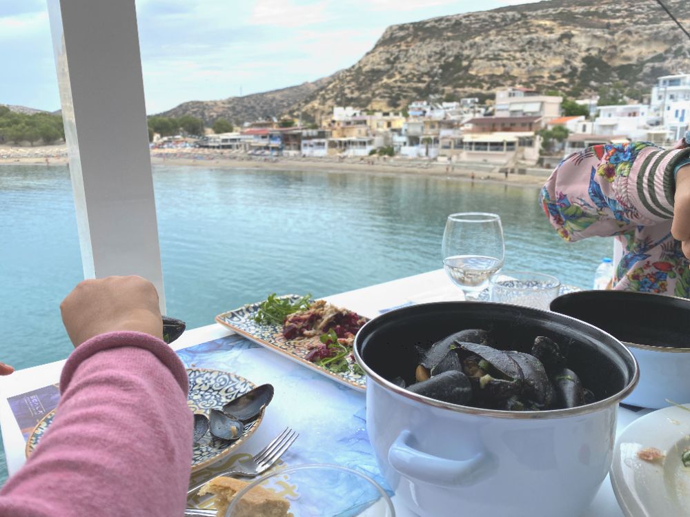 Seafood schlemmen im Restaurant Scala mit schönem Blick über die Matala-Bucht
