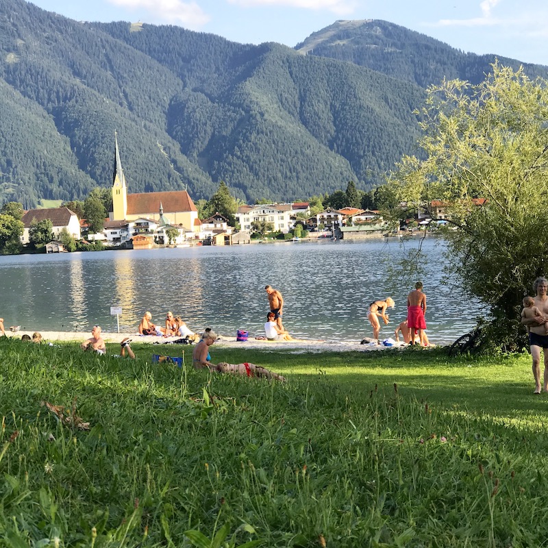 Familienurlaub in Süddeutschland: Die oberbayerischen Seen mit Traumkulissen sind ein perfektes Reiseziel mit Kindern