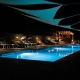 So romantisch sieht der Pool bei Nacht aus