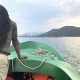 Unser Naturforscher ist mit uns auf dem Boot unterwegs